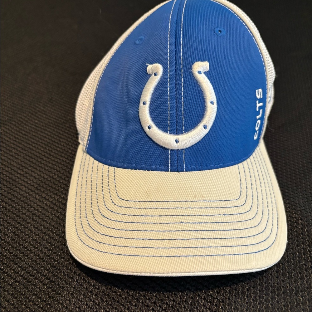 Reebok White and Blue Cap Colts Near Mint Reebok Size M/L